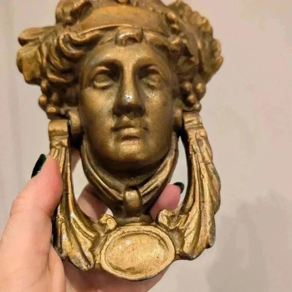 Antique large heavy brass  Athena door knocker - Picture 3 of 10